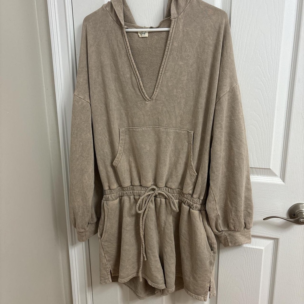 V-Neck Hooded Drawstring Tunic Sweater in Taupe